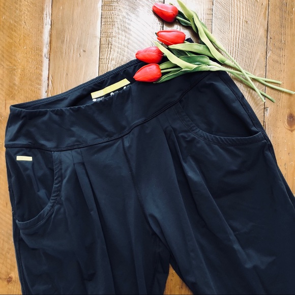 {Lole} lightweight jogger crops in black - Picture 4 of 6